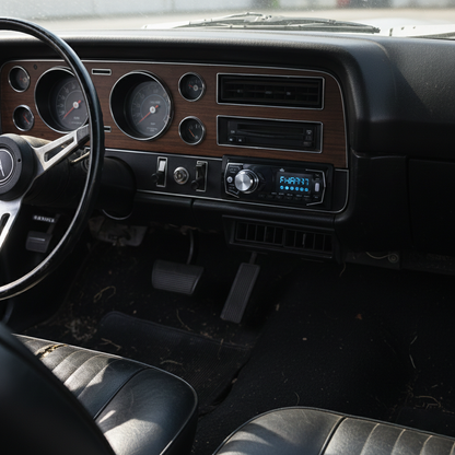 Autoestereo desmontable con control, entrada aux y USB: HL-AT383