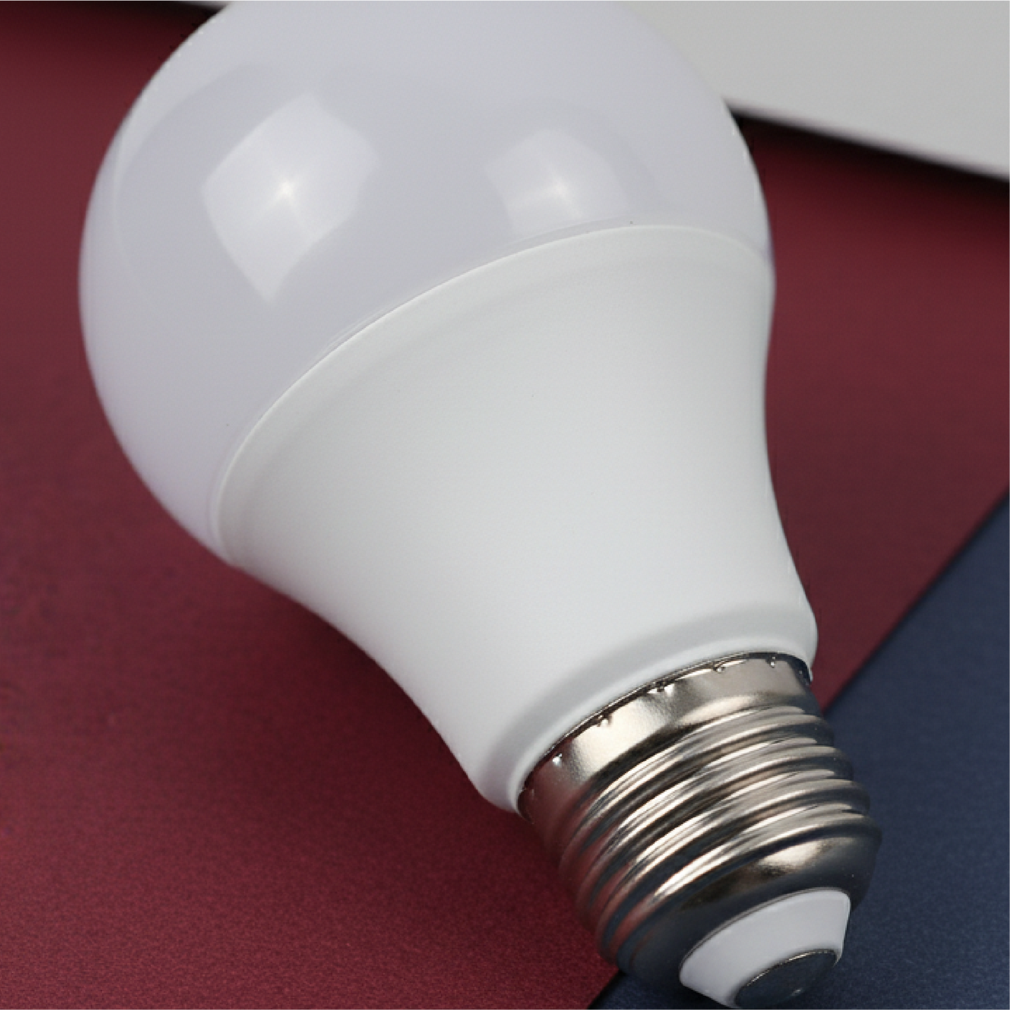 Descripción del Producto: Foco LED 15W Luz Blanca ,Modelo HL-INT003